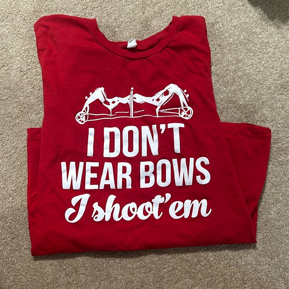 “I don’t wear bows, I shoot them” t-shirt